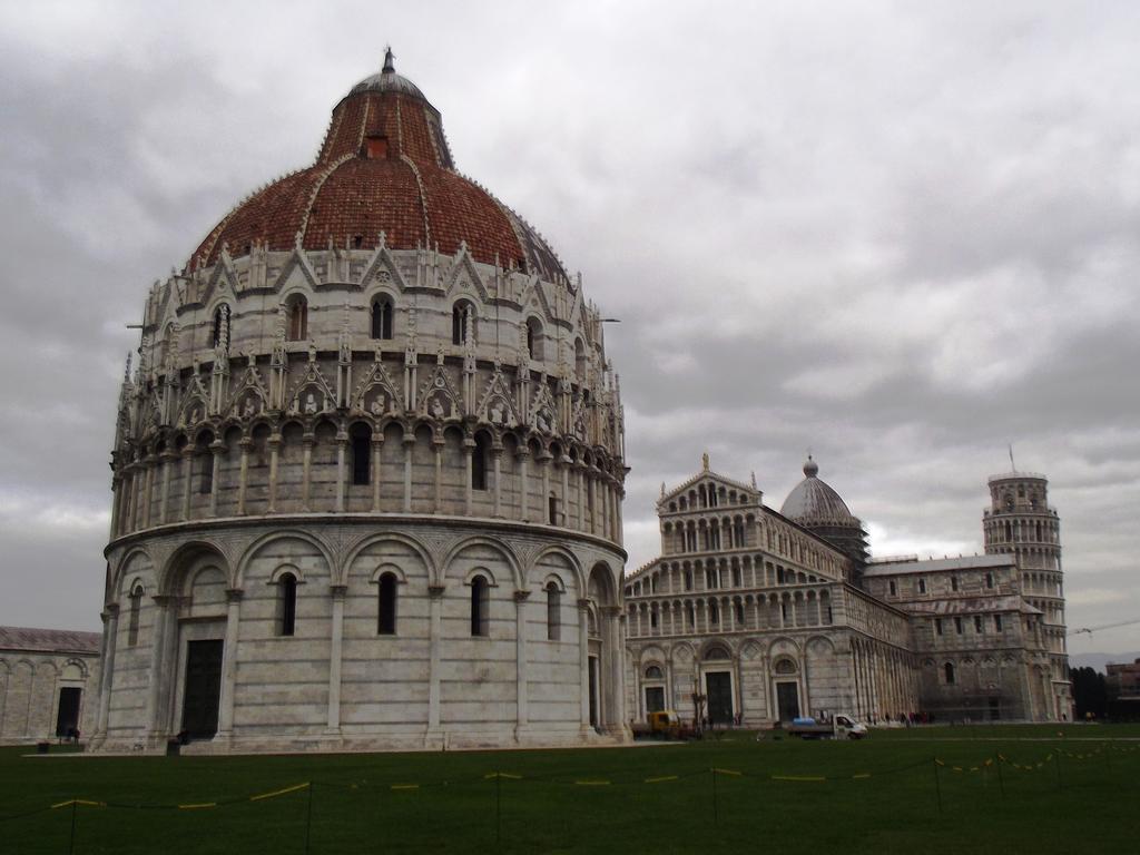 Pisa Apartment ภายนอก รูปภาพ